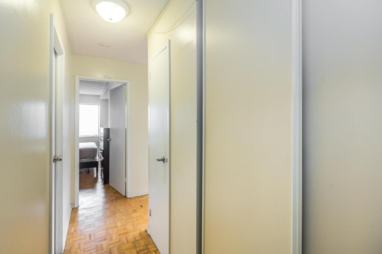 Toronto Furnished Living-Gerard Apartment Exterior photo